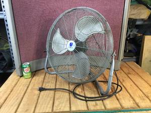 lot 10 image: PMX 3 spd Floor Fan