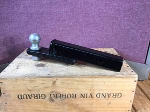 lot 11 image: Straight Receiver Hitch