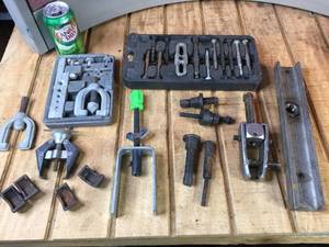 lot 37 image: Variety Automotive Puller-type Pieces & Parts