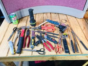 lot 42 image: Good Variety Common Hand Tools