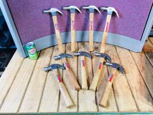 lot 43 image: 9 Claw Hammers - 16oz