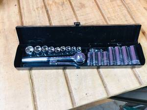 lot 45 image: Handy 38 Dr Metric SocketRatchet Set