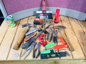 lot 20 image: Group Common - Practical Tools
