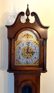 Charming Vintage Colonial Grandmother Clock