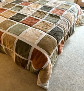 Beautiful Queen Bedding Ensemble