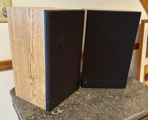Pair of JBL Bookshelf Speakers