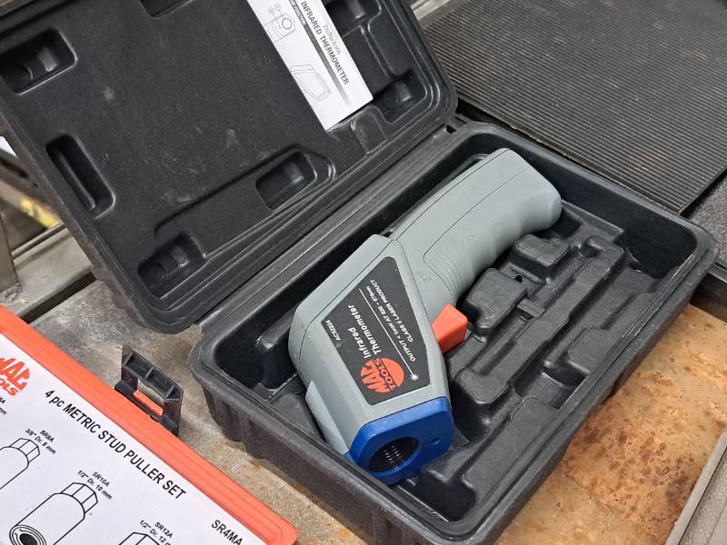 Klein Tools dual laser infrared thermometer - Matthews Auctioneers