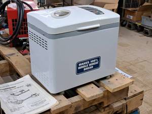 lot 815 image: Toastmaster Bread Box Automatic Breadmaker