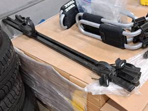lot 806 image: Thule Cargo Rack