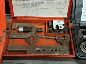 lot 835 image: Double Flooring Kit with Case