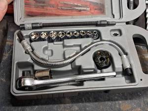 lot 841 image: Snake Driver Ratchet Socket Set