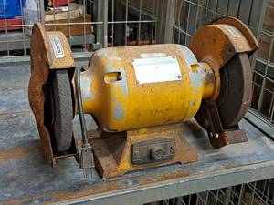 lot 858 image: Cummins Mack Heavy Duty 34-HP Electric Bench Grinder 80