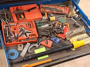 lot 825 image: Lot of (1 Drawer) Hand Tools - Bearing Separator, Steering Wheel Puller, Hood Prop