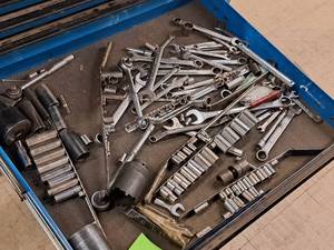 lot 829 image: Lot of (1 Drawer) Hand Tools - Wrenches, Sockets
