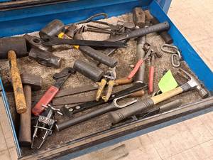 lot 830 image: Lot of (1 Drawer) Hand Tools - Hammers, Tin Snips, Files, Overhead Valve Spring Compressor