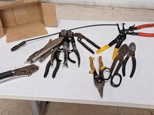 lot 890 image: Hand Tools - Pliers, Locking Pliers, Snips