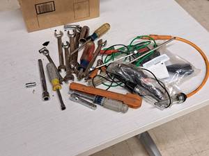 lot 891 image: Hand Tools - Screwdrivers, Wrenches