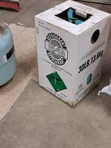 lot 896 image: 34A Refrigerant Tank (Full, In Box)