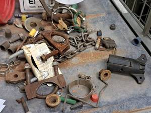 lot 904 image: Lot of (1 Bucket) Misc. Car Parts - Trailer Adapter, 38 Chain, Exhaust Clamp