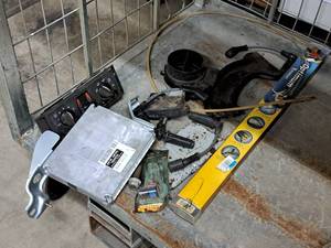 lot 903 image: Misc. Car Parts - Windshield Wipers, Tubes, Toyota Engine Control 89661-33D90, 2000-2003 Chevy Impala Monte Carlo Temp Control Panel
