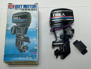 lot 77 image: Vintage IDEA Brand Miniature Electric Outboard Motor (NIB)