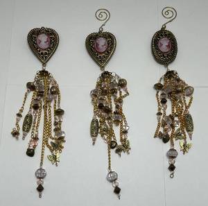 lot 82 image: Cameo Items