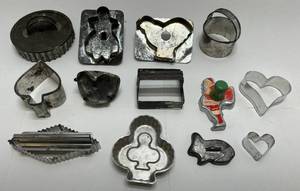 lot 123 image: Antique & Vintage Cookie Cutters