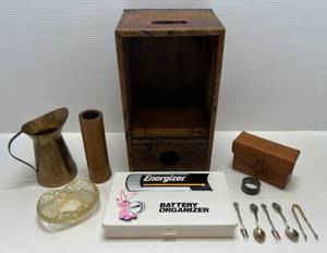 lot 127 image: Misc. Vintage Items