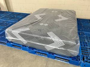 lot 10 image: Sound Sleep 15 Medium Firm Memory Foam Queen Mattress