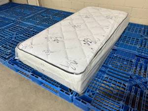 lot 12 image: Sound Sleep Quilted Top 12 Firm Twin XL Mattress