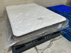 lot 12 image: Hampton & Rhodes HR440 12 Full Pillow Top Mattress