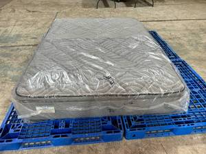 Simmons BeautySleep 13 Plush Pillow Top Queen Mattress