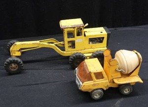 TONKA CEMENT TRUCK AND TONKA ROAD GRADER TRUCK