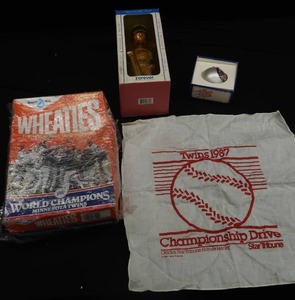 MINNESOTA TWINS COLLECTIBLE ITEMS