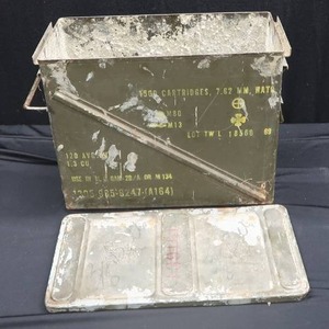 VINTAGE AMMUNITION CARTRIDGE MILITARY METAL BOX CASE WITH HANDLES
