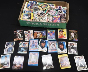BASEBALL CARDSHUGE LOT