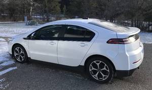 lot 3 image: 2015 Chevy Volt