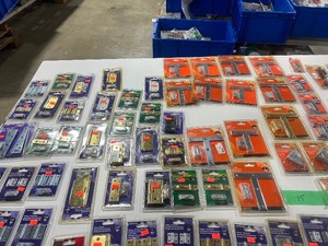 lot 15 image: TABLE FULL OF HILLMAN HINGES, T PLATES, CHAIR BRACES, CAFE DOOR HINGES, CORNER BRACKETS, SURFACE BOLTS, & SPRING LOADED SUPPORT