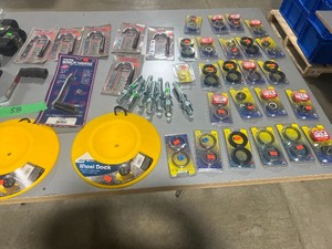 lot 58 image: TABLE FULL OF TRAILER ACCESORIES
