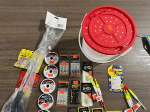 lot 79 image: ICE FISHING LOT