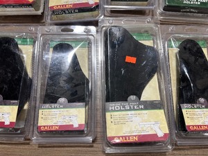 lot 89 image: 12) HANDGUN HOSTERS, 1 CELL PHONE HOLDER, & 1 CLIP MAGAZINE CASE