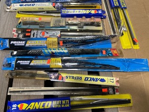 lot 104 image: VARIETY OF WINDSHIELD WIPERS