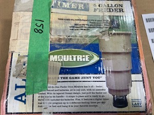 lot 158 image: 5 GALLON ALL IN ONE FEEDER W TIMER BY MOULTRIE