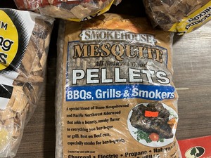 lot 122 image: WOOD PELLETS FOR SMOKERS