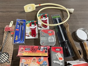 lot 123 image: GRILLING ACCESORIES