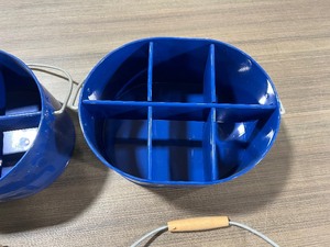 lot 118 image: 4 METAL TINS