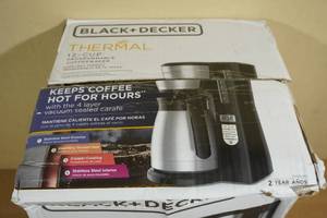 lot 13 image: Black  Decker 12 Cup Programmable Coffee Maker