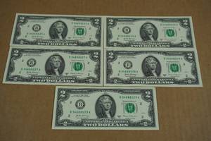 lot 17 image: 5 Uncirculated Sequential US $2 Bills