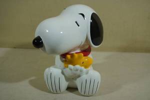 lot 126 image: Westland Peanuts Cookie Jar Snoppy Hugging Woodstock