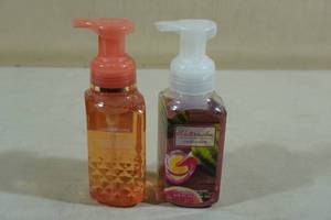 lot 141 image: 2 Bath & Body Works Foaming Hand Soap -Watermelon Lemonade, Champagne Toast